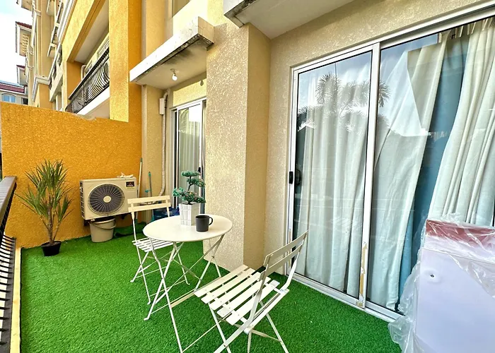 Apartment Jenz Poolside Condotels